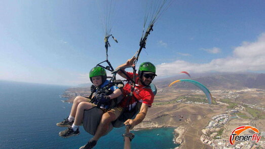 primavera y verano es la mejor época para hacer parapente en España 